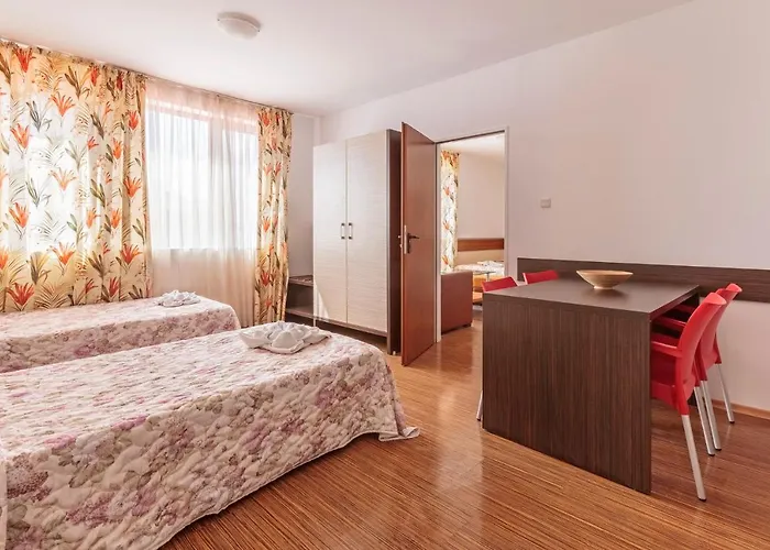 Guest Co Morenia * Slantchev Briag