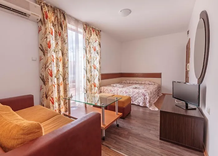 Guest Co Morenia * Slantchev Briag